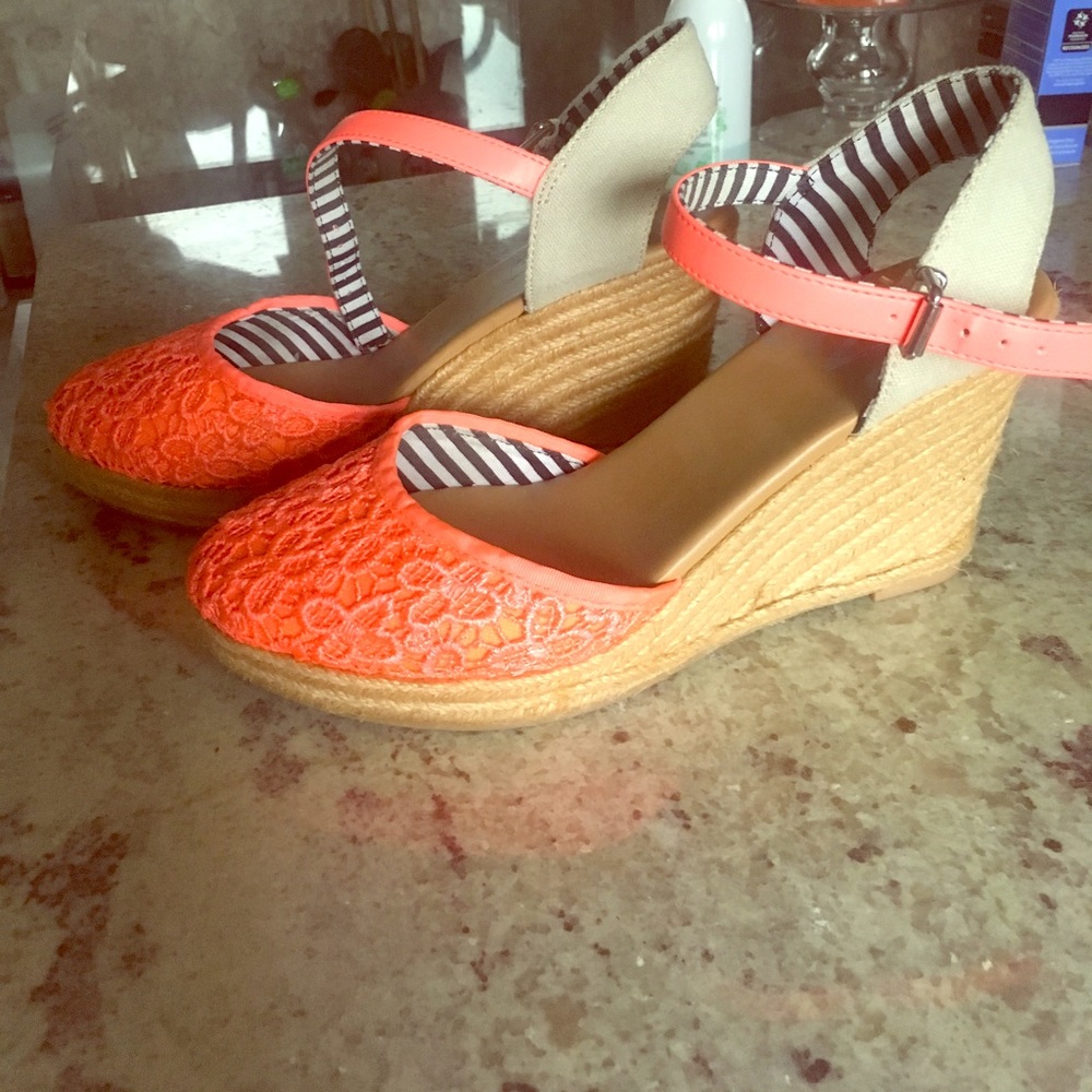 Wedges worn once 7.5